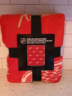 Brand New!!! NHL Detroit Red Wings Ultra Fine Faux Fur Throw - Super Soft 60x70